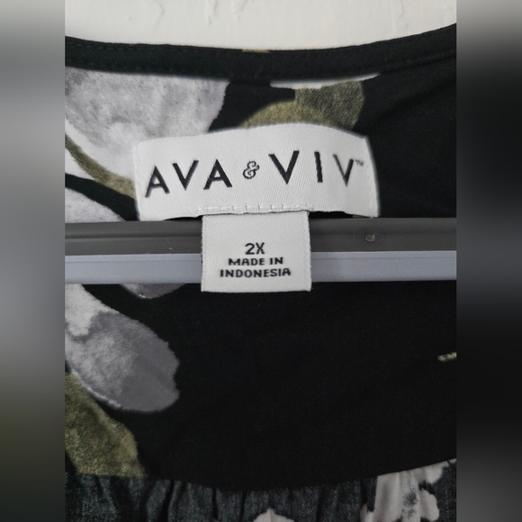 NWOT Ava & Viv Black floral dress size 3x washed but never worn - Picture 2 of 3